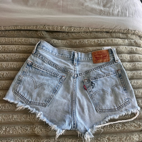 Levi 501’s size 25. - Picture 2 of 2